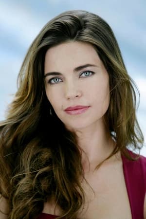 Amelia Heinle interpretando a Stephanie Lewis