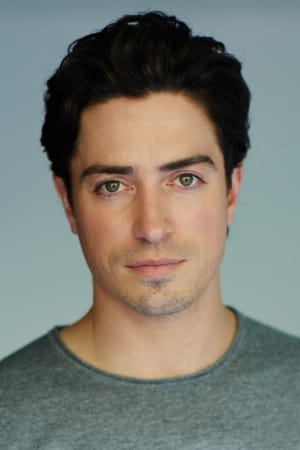 Ben Feldman interpretando a George