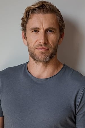 Geoff Lyall ha trabajado con Brett Tucker en 1 ocasiones