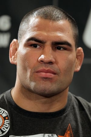 Cain Velasquez interpretando a Himself