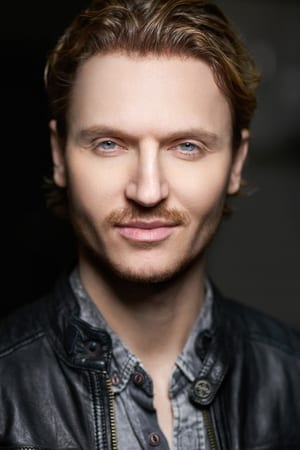 Chad Rook interpretando a Jackson