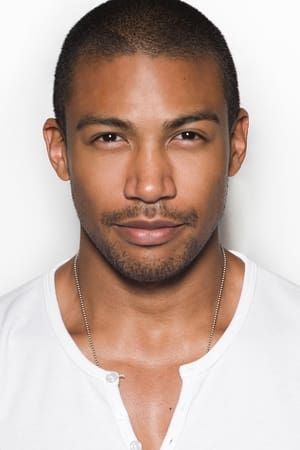 Charles Michael Davis interpretando a Frank