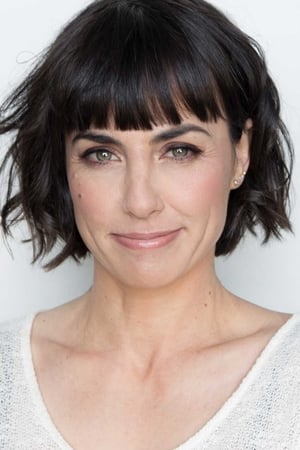 Constance Zimmer interpretando a Nurse