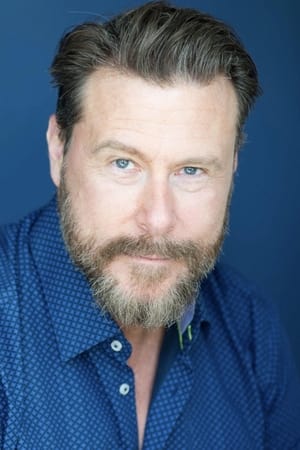 Dean McDermott interpretando a Det. Staynor