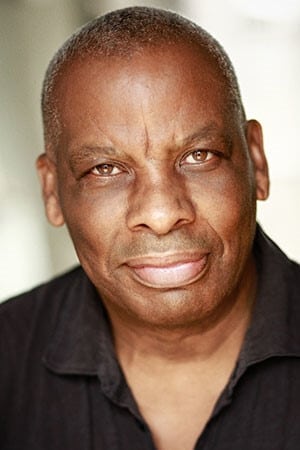 Don Warrington interpretando a Self