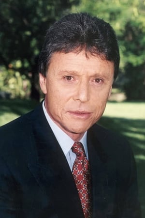 Enrique Novi interpretando a Román Castillo