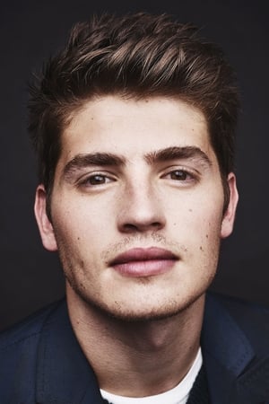 Gregg Sulkin interpretando a Kale