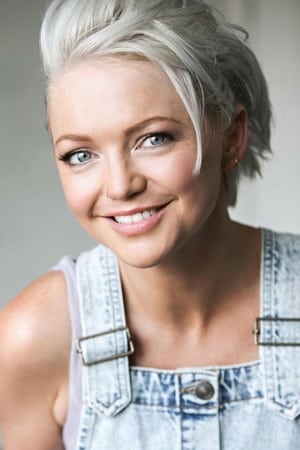 Hannah Spearritt interpretando a Mary