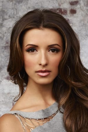 India de Beaufort interpretando a Ms. Arya