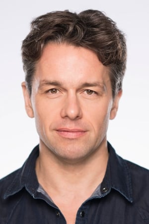 Julian Ovenden interpretando a Georges / George, An Artist