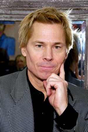 Kato Kaelin interpretando a Regalia