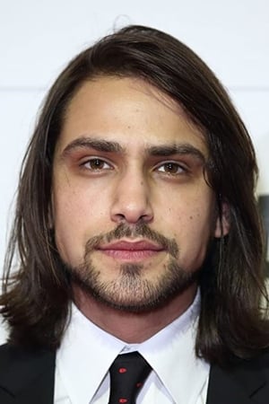 Luke Pasqualino en el reparto