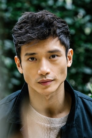 Manny Jacinto interpretando a Elliot