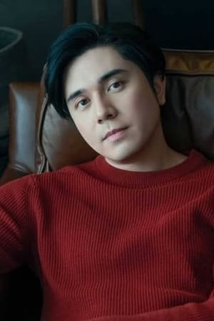 Paulo Avelino interpretando a Self