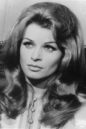 Senta Berger interpretando a Angelika Hartmann