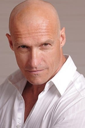 Foto de perfil del actor Simon Northwood en el reparto