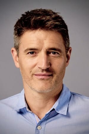 Tom Chambers interpretando a Self - Performer