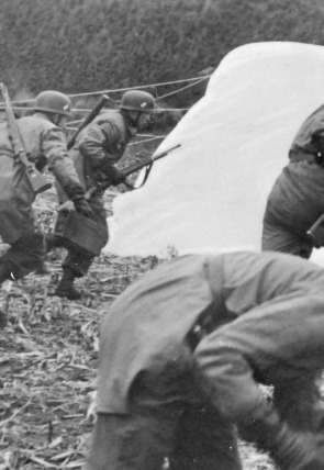 Honores de batalla: La poderosa octava fuerza aérea portada