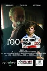 Tom Coulston interpreta a Father - Joneses en 100 Balfour Road