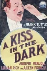 Joseph Buloff interpreta a Peter Danilo en A Kiss in the Dark