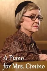 Alexa Kenin interpreta a Karen Cimino en A Piano for Mrs. Cimino