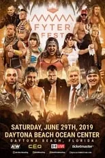 Justin Roberts interpreta a Justin Roberts en AEW Fyter Fest