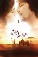 Hüseyin Avni Danyal interpreta a Ömer en Aşk Tesadüfleri Sever