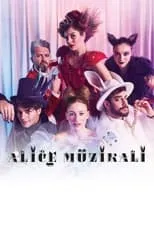 Serenay Sarikaya interpreta a Alice en Alice Müzikali