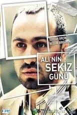 Emre Özcan interpreta a Tinerci en Ali'nin Sekiz Günü