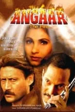 Nana Patekar es Majid Khan en Angaar