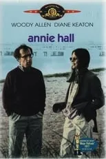 Lucy Lee Flippin interpreta a Waitress at Health Food Restaurant en Annie Hall