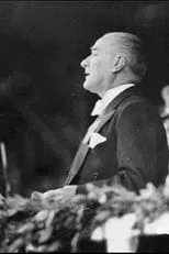 A.J. Toynbee es self en Atatürk - Father of the Turks