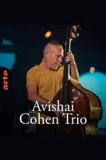 Roni Kaspi es Roni Kaspi en Avishai Cohen Trio – Shifting sands