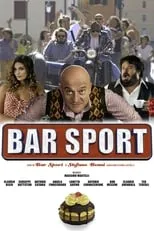 Teo Teocoli interpreta a il playboy en Bar Sport