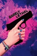 Emma Holzer interpreta a Donna en Barely Lethal