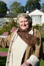 John Moffat interpreta a Self en Beatrix Potter with Patricia Routledge