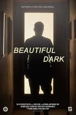 Katie Jean Sholtes es Kat en Beautiful Dark