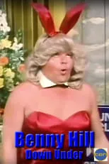 Lorna Lesley interpreta a Various en Benny Hill Down Under