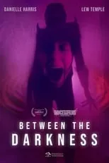 Daniela Leon interpreta a Magda Grady en Between the Darkness