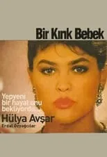 Hülya Avsar interpreta a Gülizar en Bir Kırık Bebek