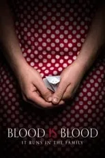 Teni Panosian interpreta a Peni en Blood Is Blood