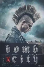 Eddie Hassell interpreta a Oles en Bomb City