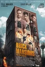 Victor Cornfoot interpreta a City Hall Captain en Brick Mansions (La fortaleza)