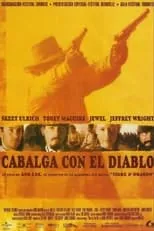 Cheryl Weaver es Storekeeper's Wife en Cabalga Con El Diablo