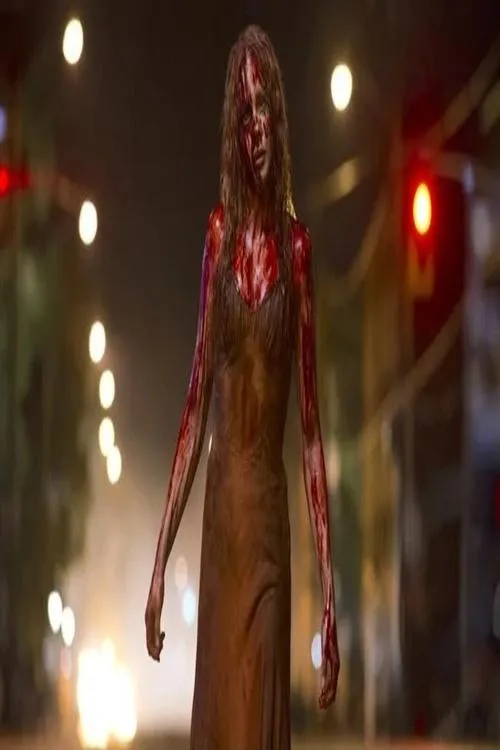 Gabriella Wilde interpreta a Self en Carrie (Remake)