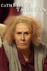 Alec Nicholls interpreta a Doctor / Surgeon en Catherine Tate's Nan