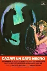 Carmen Sorell interpreta a Camarera en Cazar un gato negro