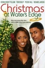 Hayley Marie Norman es Gina en Christmas at Water's Edge