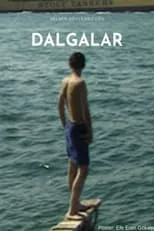 Emrah Yilmaz interpreta a  en Dalgalar