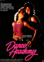 Tony Fields es Moon en Dance Academy